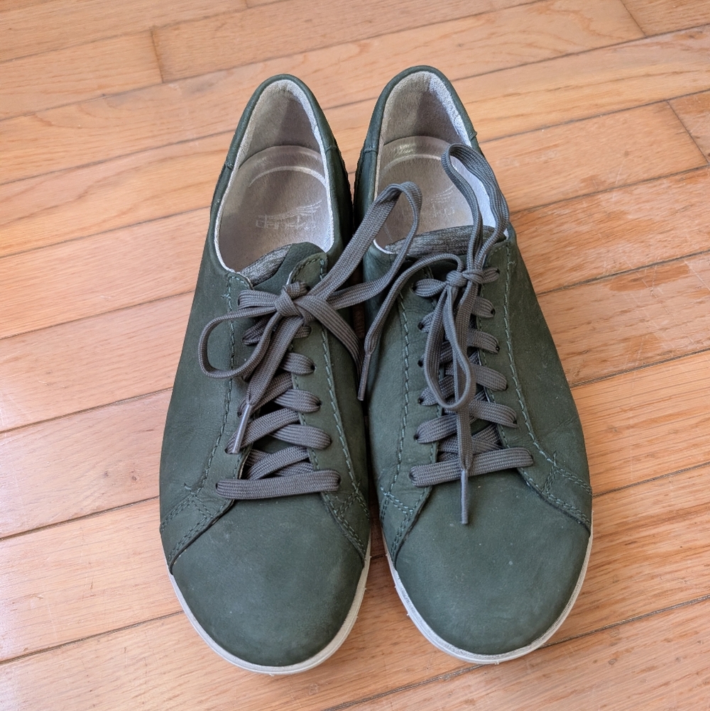 Dansko 39 Leela Waterproof Nubuck Sneakers Moss Green